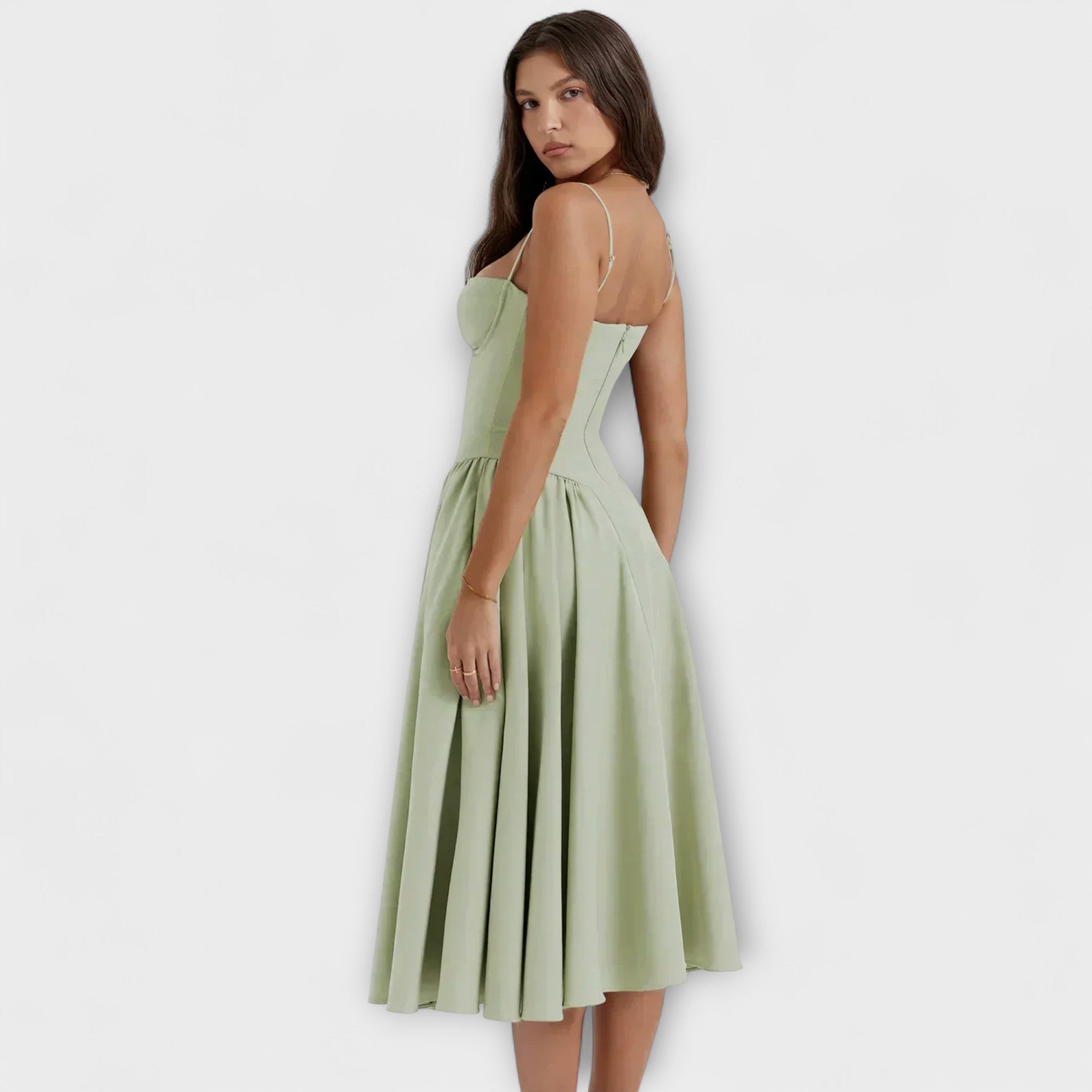 Rosalie - Sofistikerad ärmlös spetsklänning