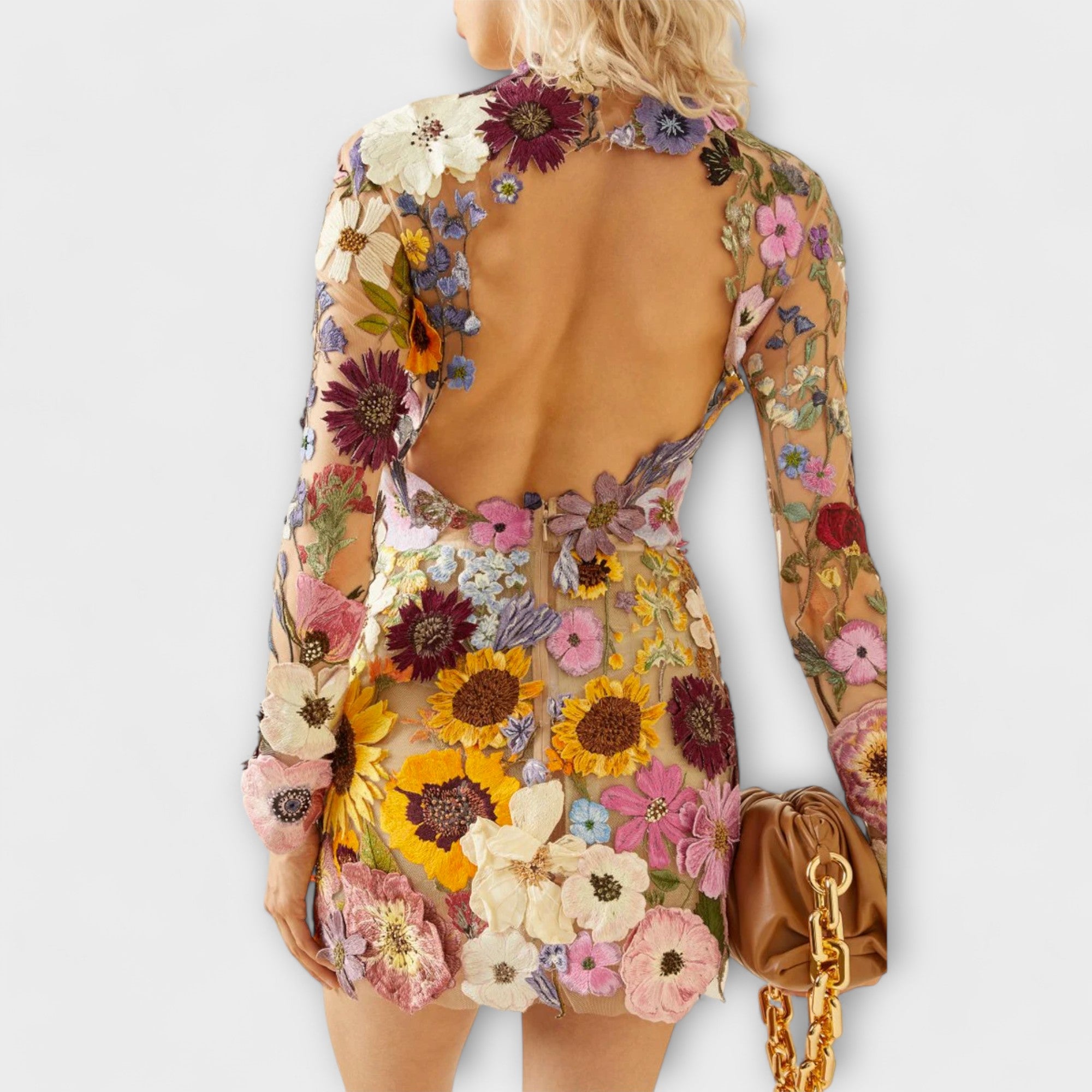 Dolores - Klänning med ett 3D-blommönster