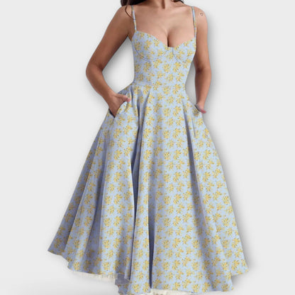 Mélie – Lätt sommarklänning med korsettdetalj