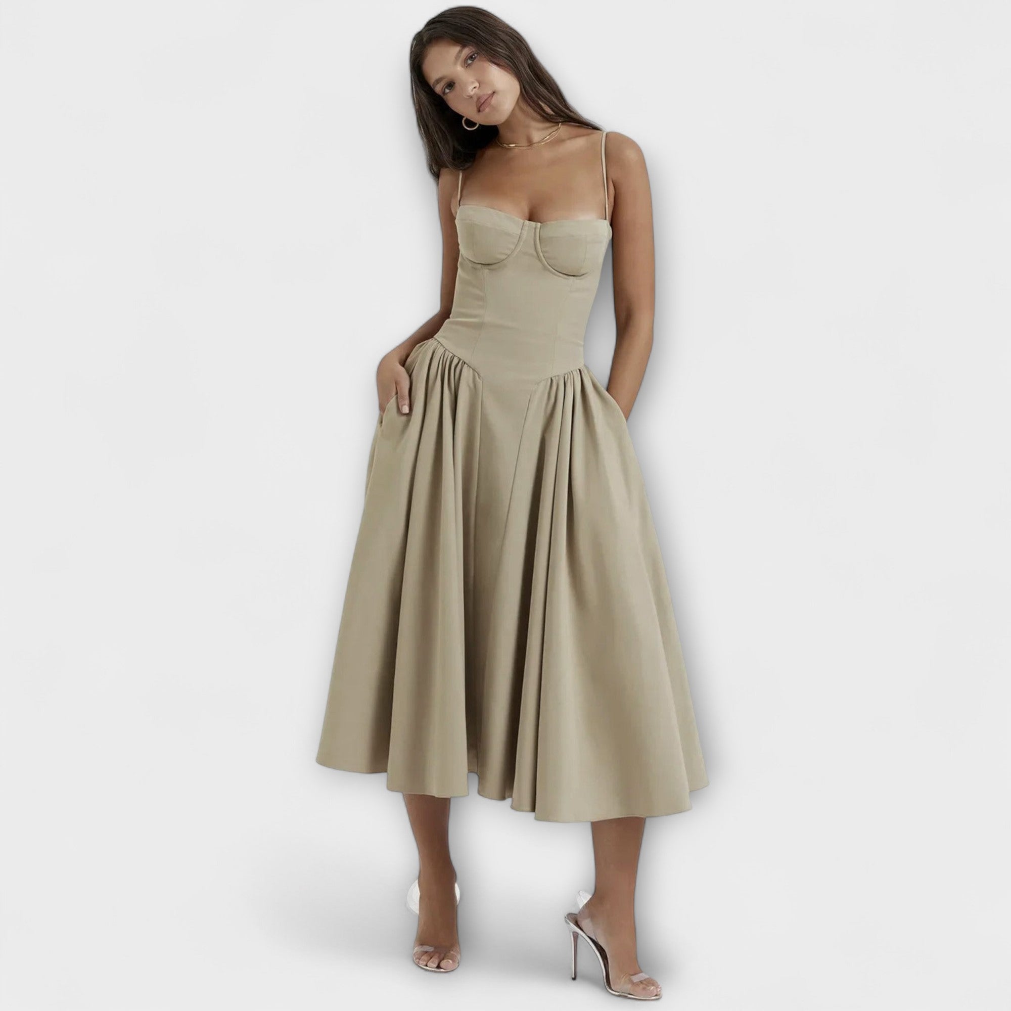 Rosalie - Sofistikerad ärmlös spetsklänning