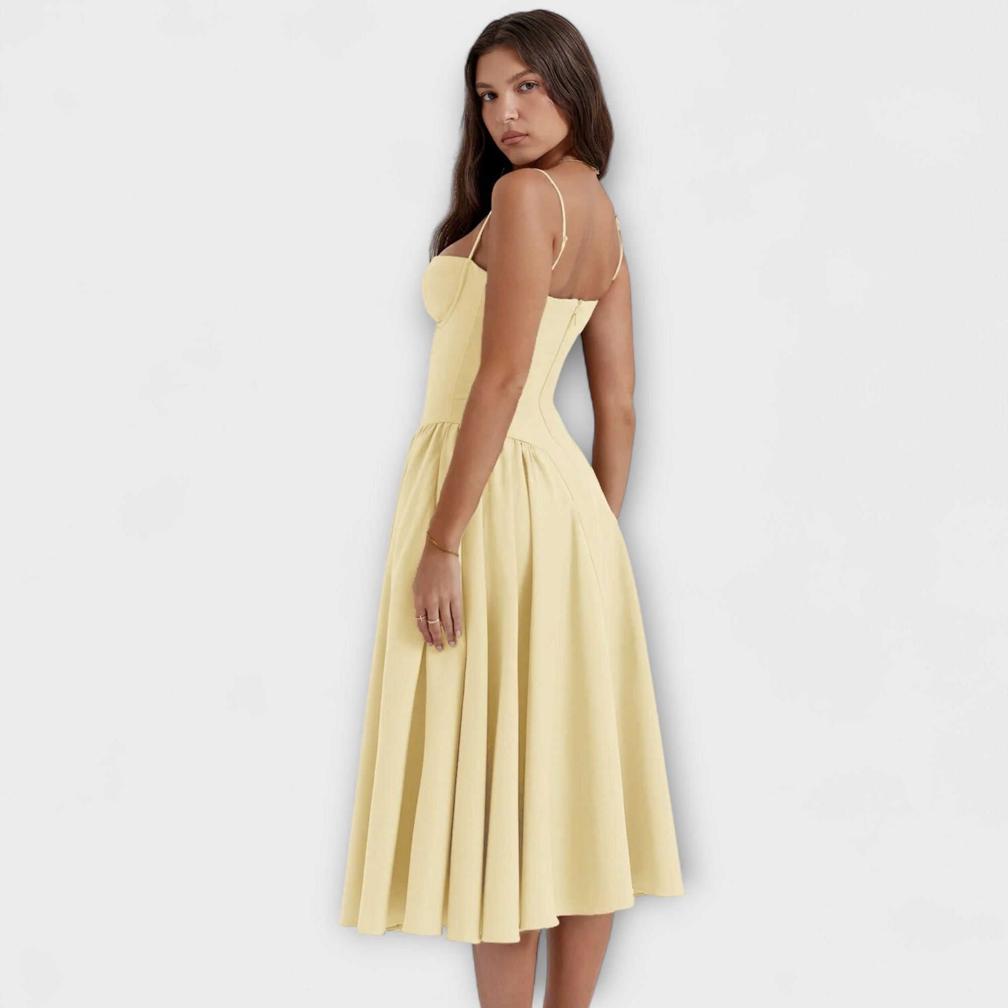 Rosalie - Sofistikerad ärmlös spetsklänning